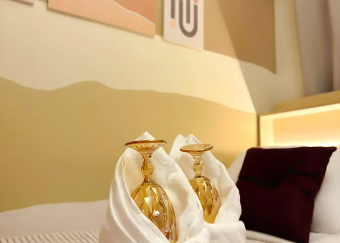 Apartment Scarlet Sanctuary Stand Out In Style L Wifi Netflix I Red Res B01 -2509 Manila