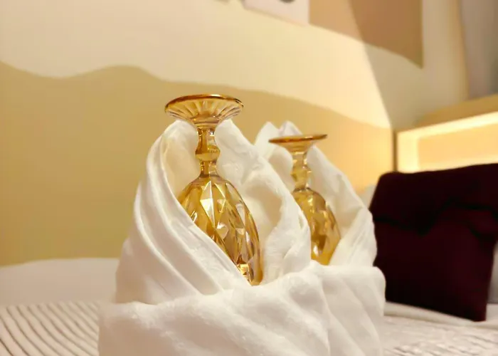 Scarlet Sanctuary Stand Out In Style L Wifi Netflix I Red Res B01 -2509 Apartment