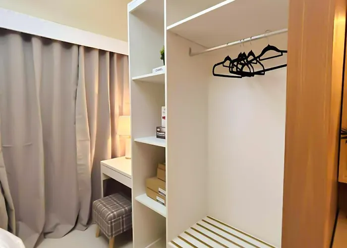 Scarlet Sanctuary Stand Out In Style L Wifi Netflix I Red Res B01 -2509 Apartment *