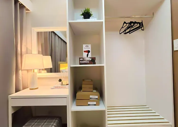 Apartment Scarlet Sanctuary Stand Out In Style L Wifi Netflix I Red Res B01 -2509 Manila