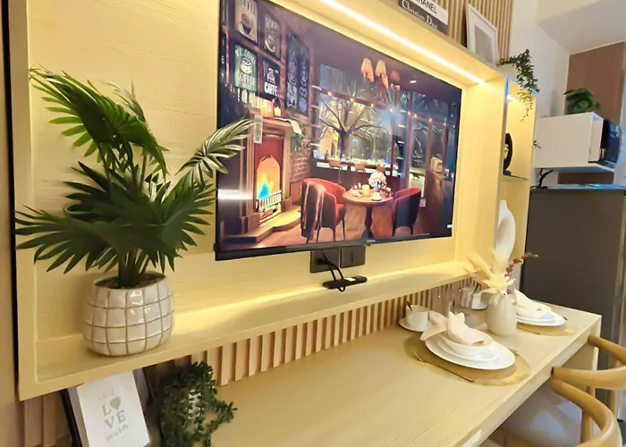 Scarlet Sanctuary Stand Out In Style L Wifi Netflix I Red Res B01 -2509 Manila