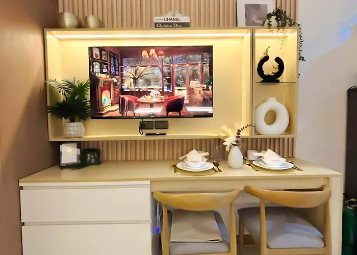 Scarlet Sanctuary Stand Out In Style L Wifi Netflix I Red Res B01 -2509 * Manila