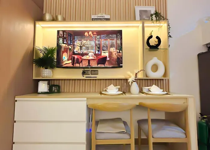 Scarlet Sanctuary Stand Out In Style L Wifi Netflix I Red Res B01 -2509 Apartment