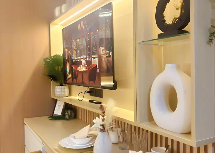 Scarlet Sanctuary Stand Out In Style L Wifi Netflix I Red Res B01 -2509 Apartment *