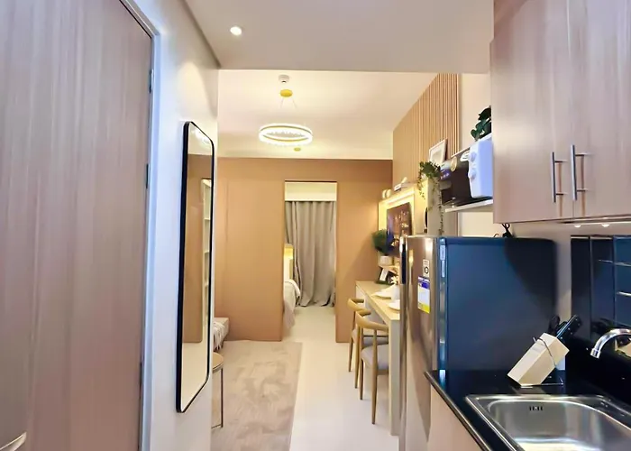 Apartment Scarlet Sanctuary Stand Out In Style L Wifi Netflix I Red Res B01 -2509 Manila