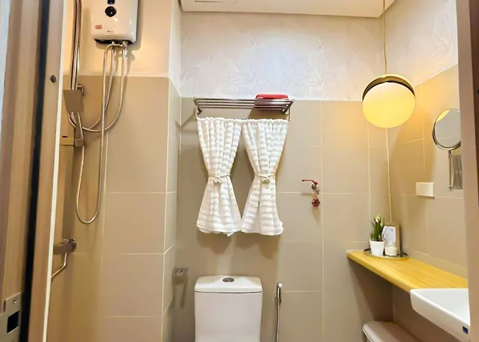 Apartment Scarlet Sanctuary Stand Out In Style L Wifi Netflix I Red Res B01 -2509 *