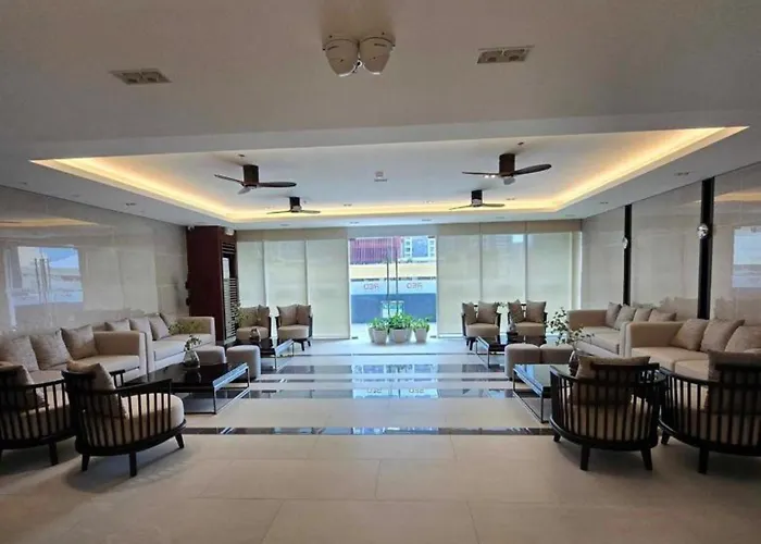 Apartment Scarlet Sanctuary Stand Out In Style L Wifi Netflix I Red Res B01 -2509